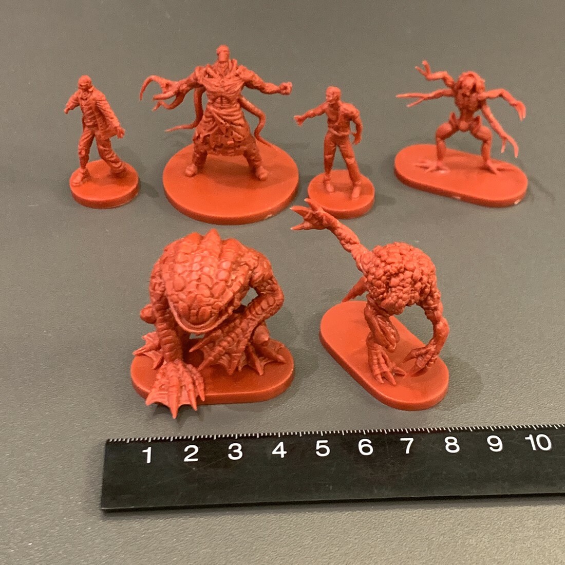 مجسمات مصغرة لشخصيات زومبي وحو - مراجعة Board Game Zombie وسعره